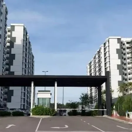 The Poolfront Homestay Desaru Bandar Penawar Exterior photo